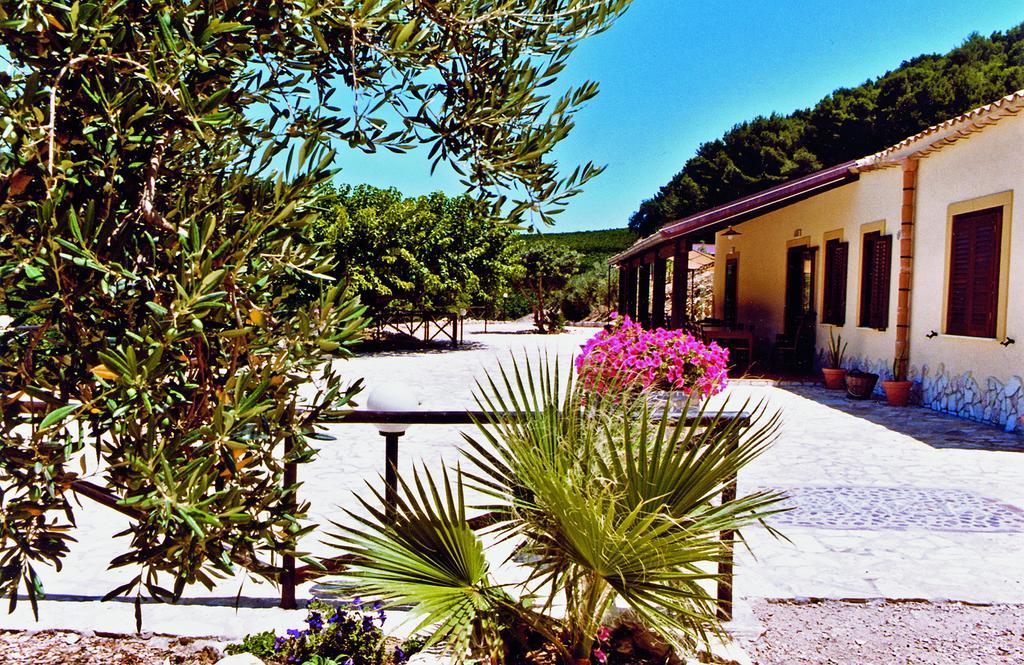 Agriturismo Tenute Pispisa Segesta Calatafimi Eksteriør billede