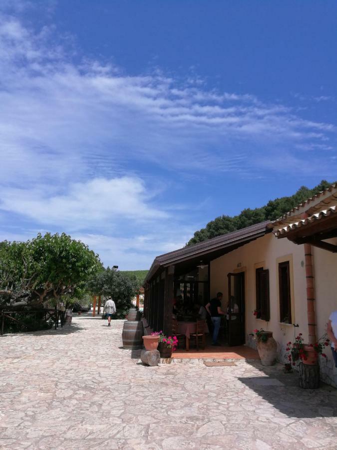Agriturismo Tenute Pispisa Segesta Calatafimi Eksteriør billede